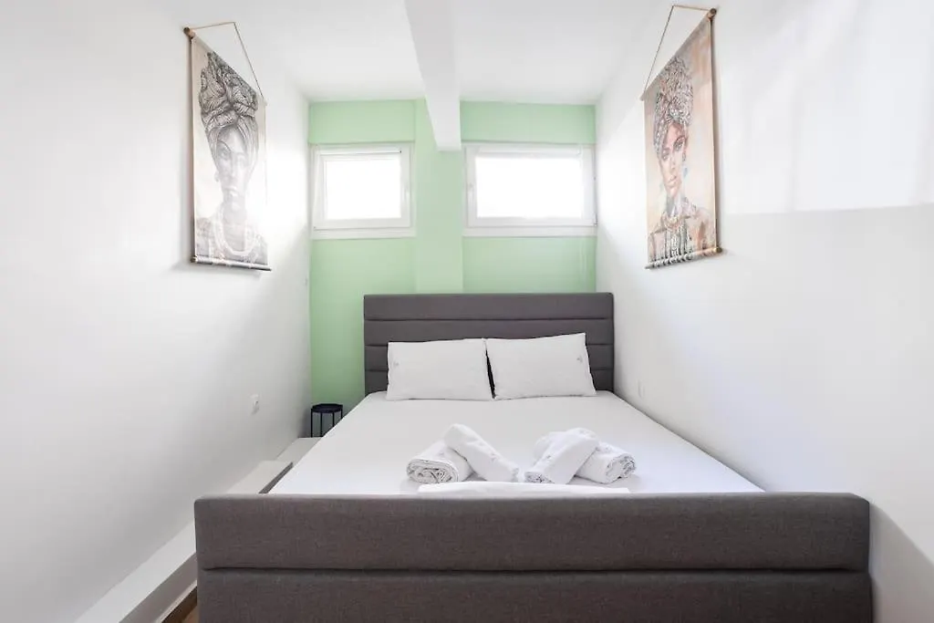 New City Studio In Salonic 0*,  Grecia